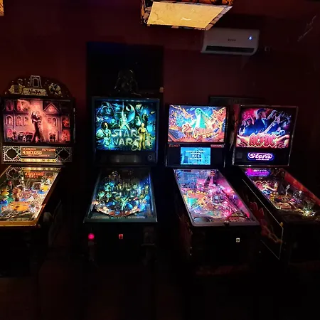 Funhouse بيت شباب *